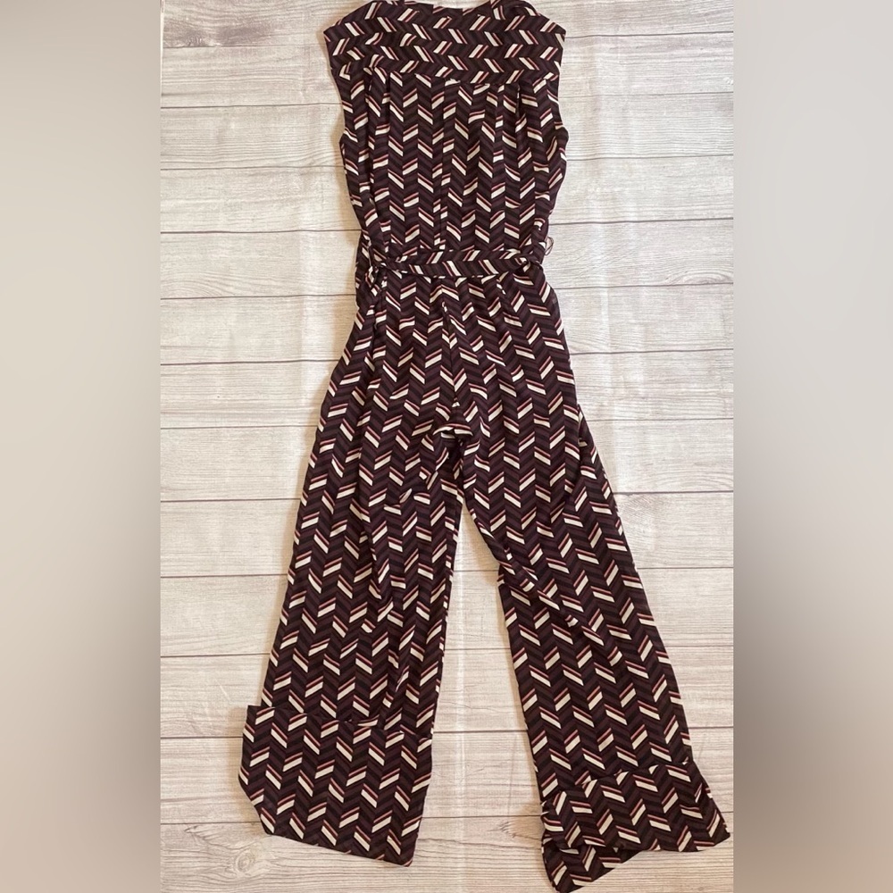 Michael Kors Sleeveless Wide-Leg V-neckline Geometric Print Jumpsuit - Picture 6 of 7